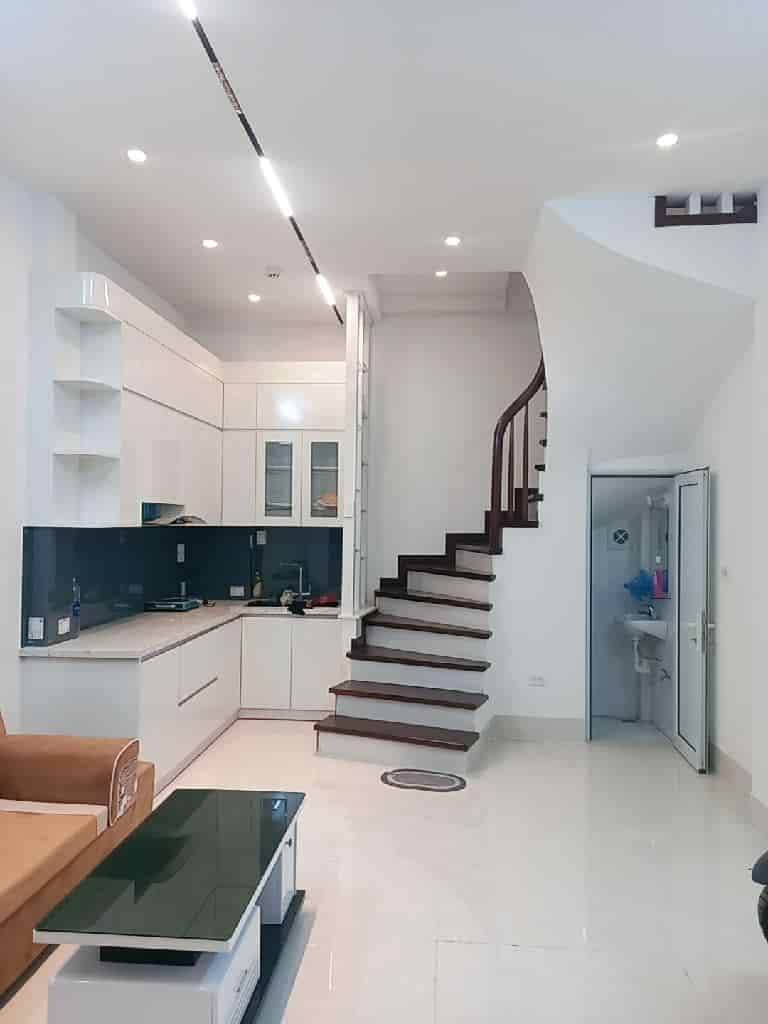 Bán nhà 5 tầng 37m2 Nguyễn Khang, ngõ ô tô 7 chỗ thông, 7,8 tỷ