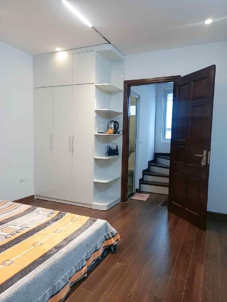 Bán nhà 5 tầng 37m2 Nguyễn Khang, ngõ ô tô 7 chỗ thông, 7,8 tỷ