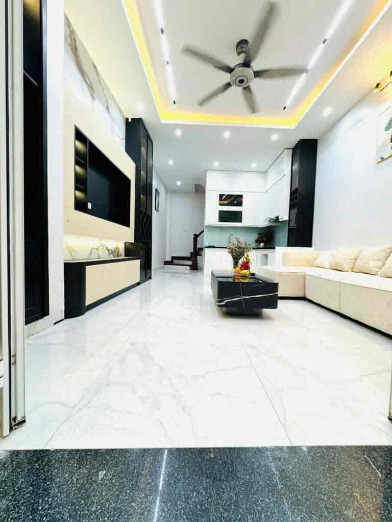 Nguyễn Đình Hoàn 36m2 x mặt tiền 4M - Thoáng 2 mặt - Ba gác đỗ cửa - Full nội thất
