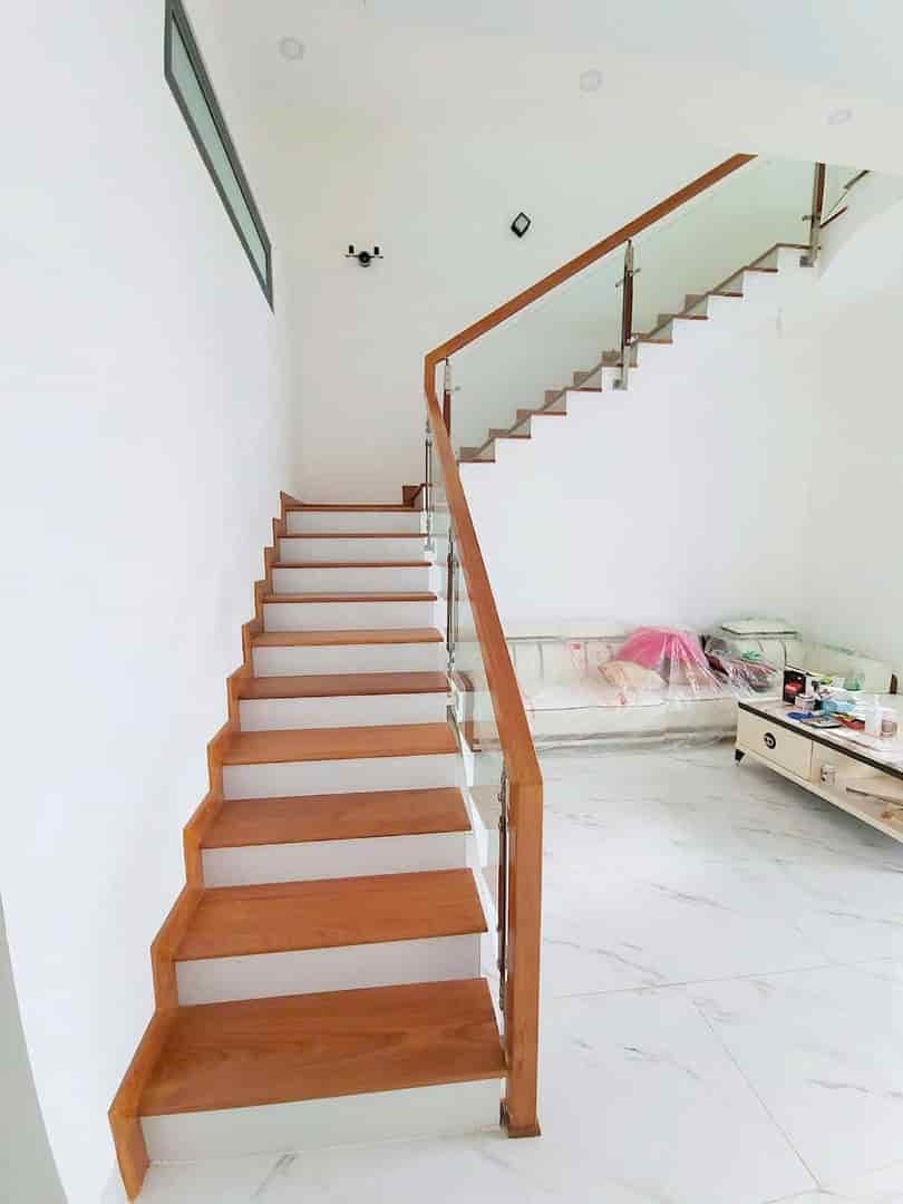 Bán nhà trệt 2 lầu, công viên 480m2 phía sau nhà