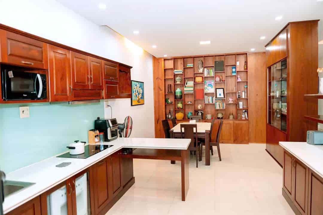 Cho thuê biệt thự rộng đẹp có sân vườn - TTTP giá 32 triệu