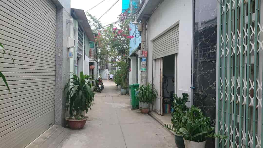 NHÀ NGAY SÂN BANH TÂN XUÂN - HÓC MÔN 72M2. CHỈ 2,8 TỶ TL.