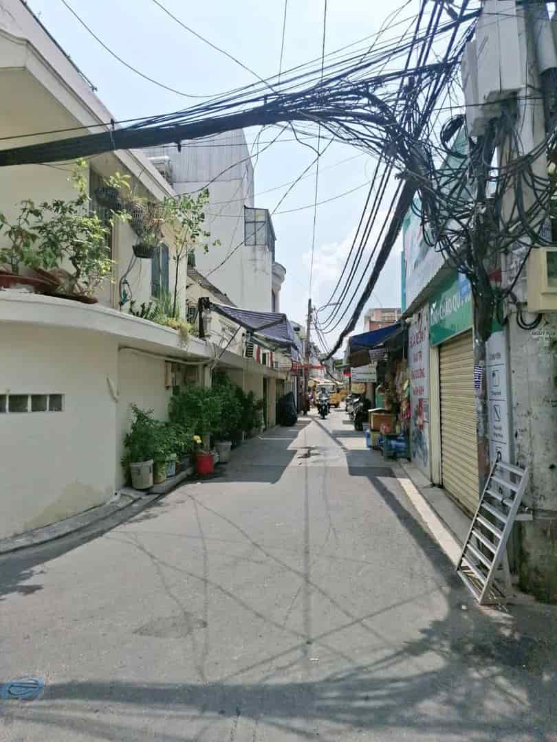 NHÀ QUẬN 7 Kết Cấu Nhà MT Đang Kinh Doanh gồm trệt, lầu, ST, gồm 2PN, 2WC, Sân Thượng, Bếp, Phòng Khách