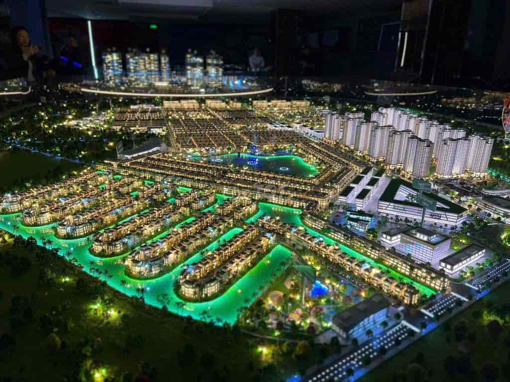 NHÀ PHỐ TM 3,9 Tỷ GIÁ CHỈ BẰNG CĂN HỘ - CƠ HỘI ĐẦU TƯ , Ở CÓ 102 TẠI VINHOMES Green City LONG AN
