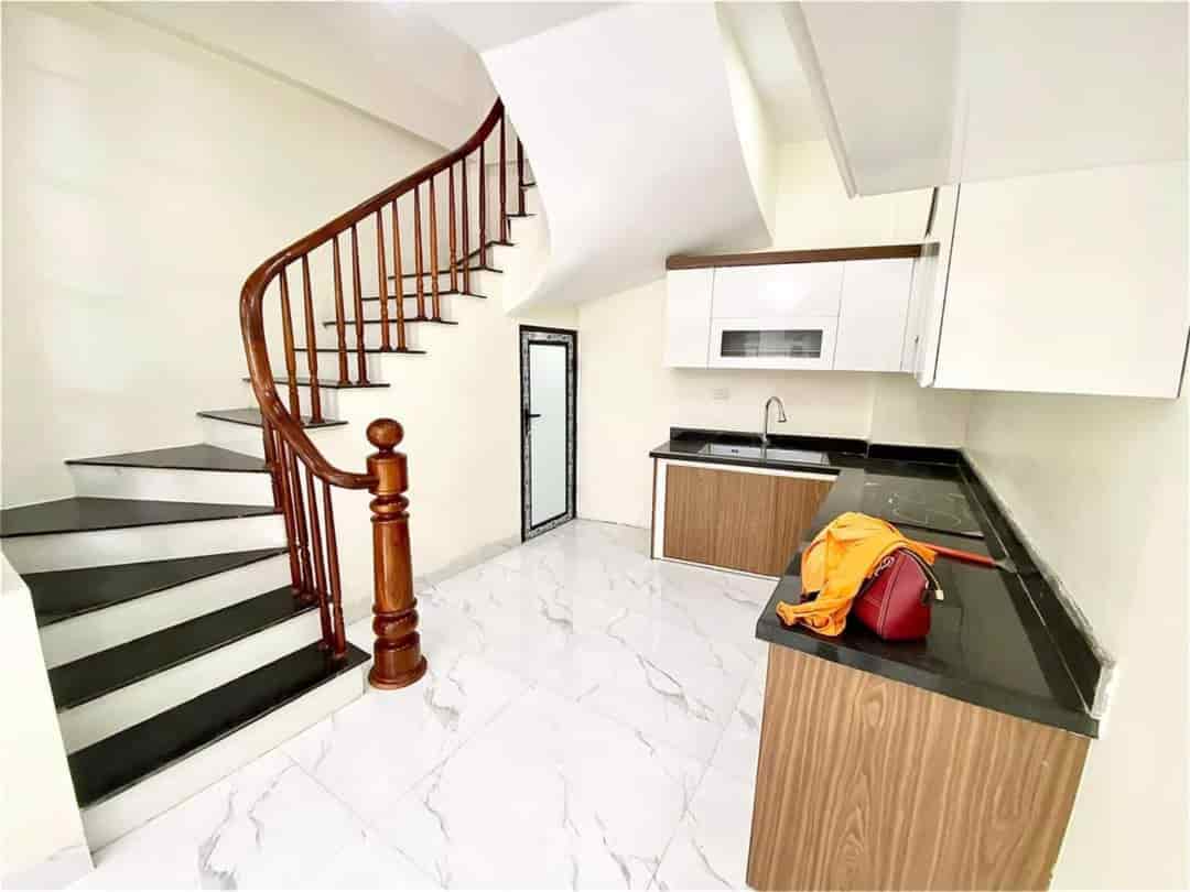 Bán nhà 5 tầng cạnh UBND Xã Kim Chung, Hoài Đức. Căn góc 30m2 thoáng. Ngõ ôtô 4 chỗ đỗ cửa