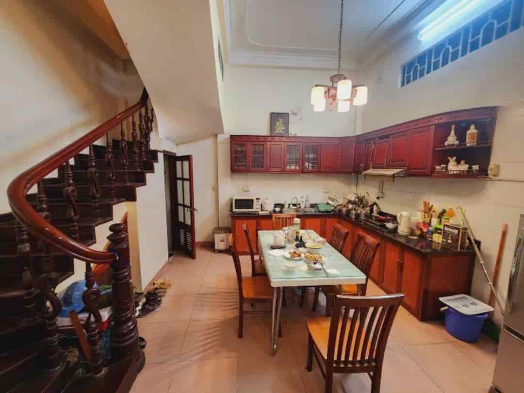 Bán nhà phố Chùa Láng, Phân lô kinh doanh, 2 thoáng trước sau, Gara ô tô