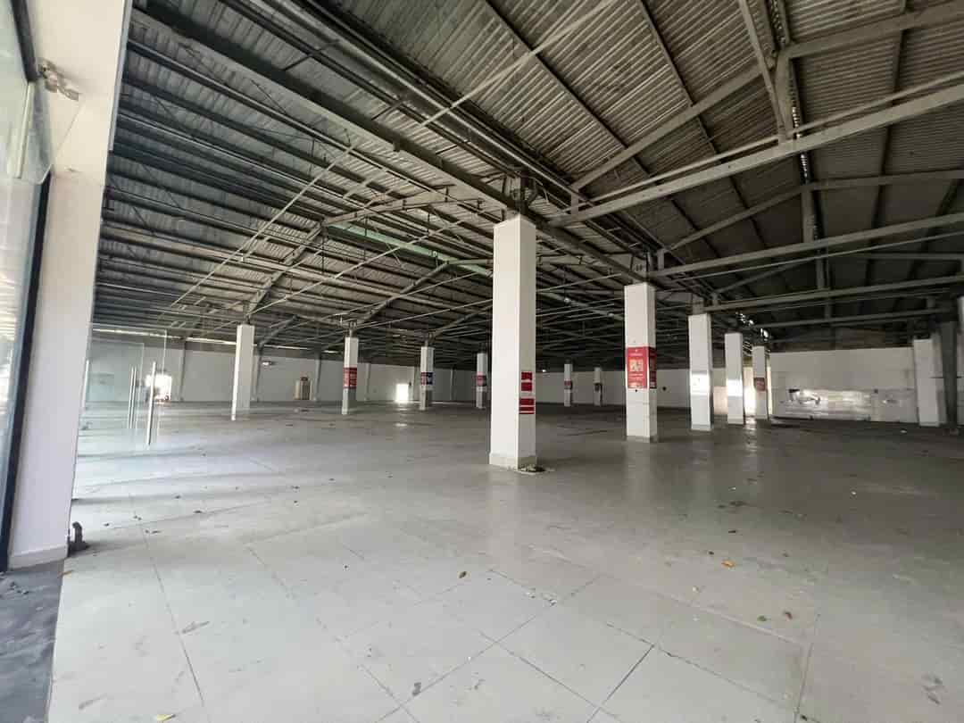 Cho thuê 1000m2 đường Âu Cơ, Q.Tân Bình