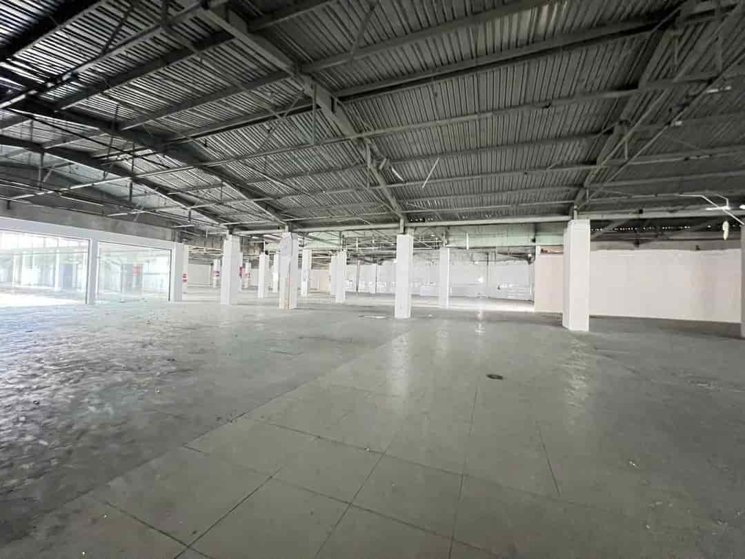 Cho thuê 1000m2 đường Âu Cơ, Q.Tân Bình