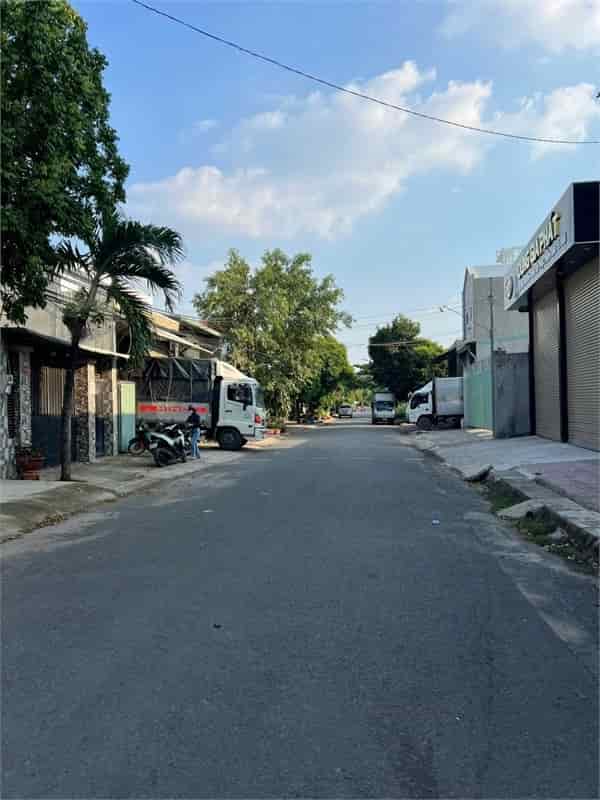 XT355 nhà xưởng sản xuất kinh doanh, kho chứa, lưu hàng trống kho bàn giao hoạt động liền