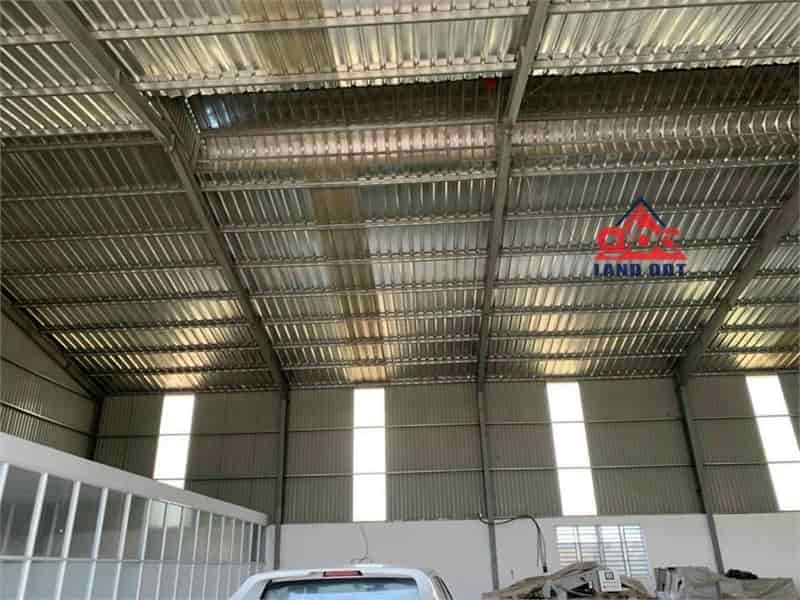 Nhà xưởng kiên cố thu hút đầu tư sản xuất linh hoạt nhiều ngành nghề. trống xưởng