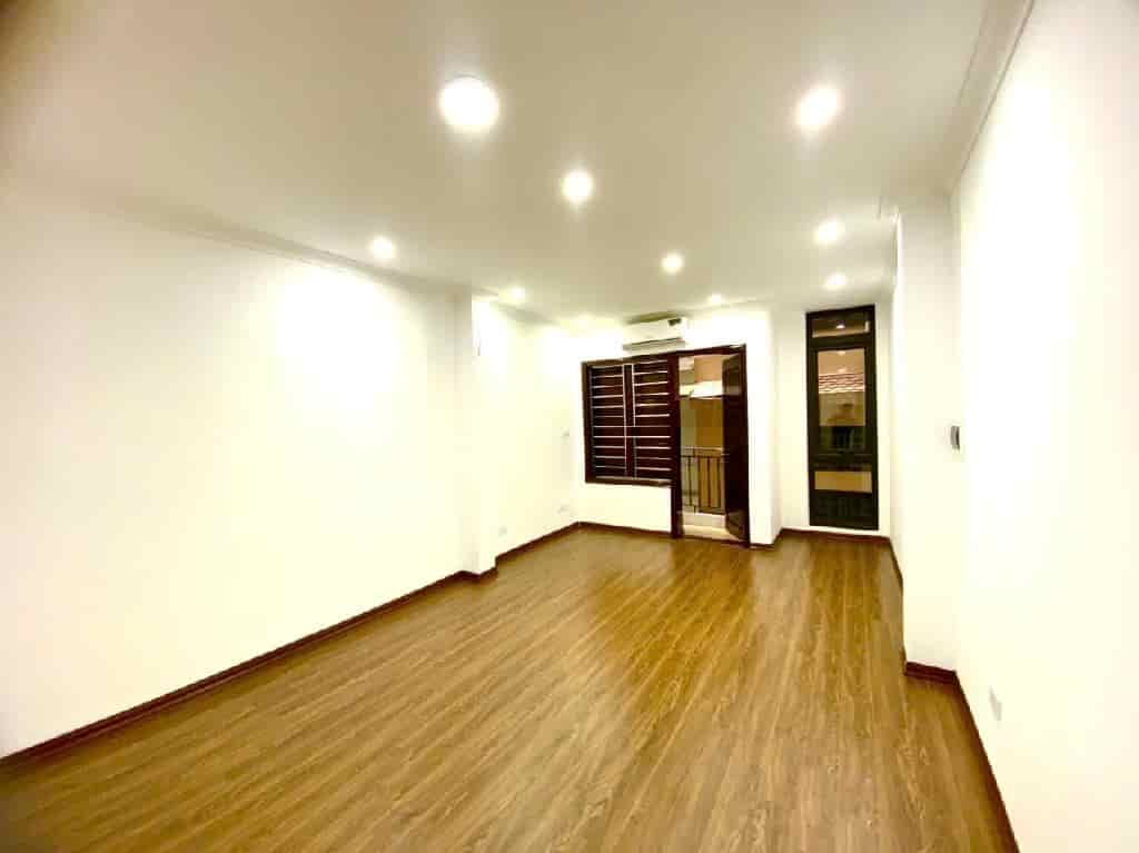 Bán nhà phố Nguyễn Văn Cừ, Long Biên, 40m2, 5 tầng, giá chỉ 5 tỷ