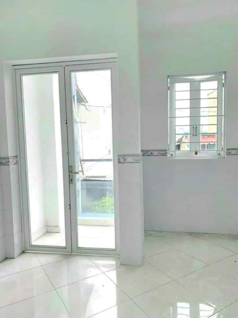 Về quê bán nhà Thích Quảng Đức 68m2, 1 tỷ 270 triệu, ngay UBND P5, hẻm thông, sổ riêng