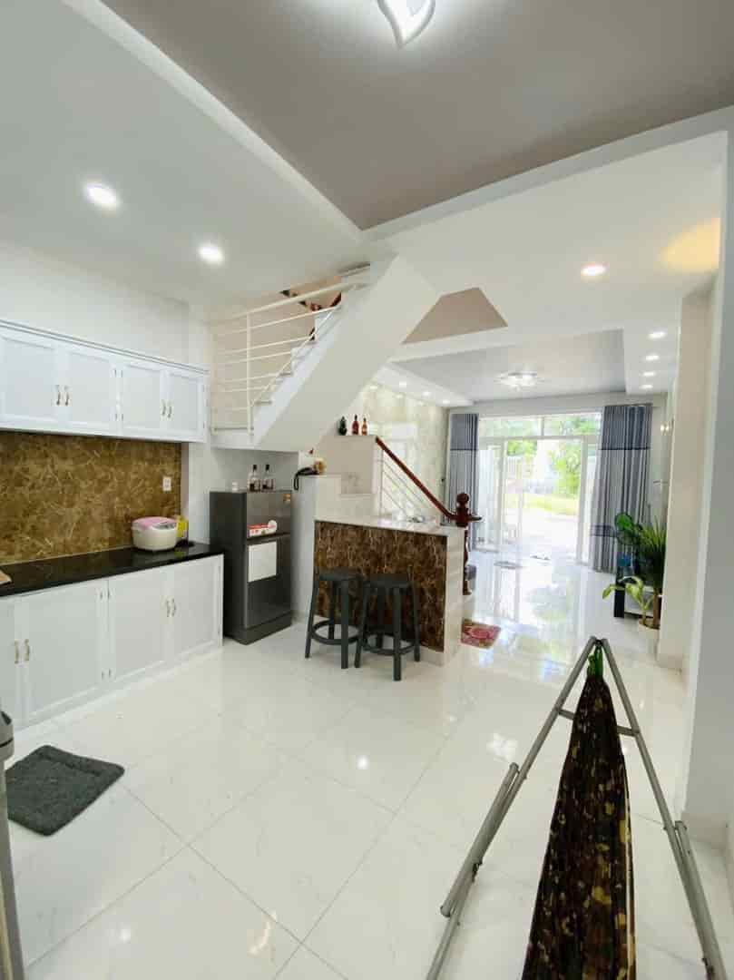 Kẹt tiền cần bán nhà Hiệp Bình P Hiệp Bình Phước Thủ Đức DT 90m2 Giá 2tỷ350