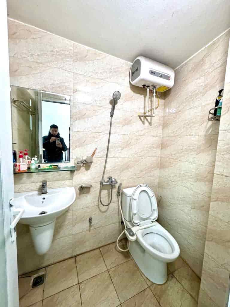 Bán nhà giáp bát 5 tầng dân xây lô góc ô tô thông hoàng mai