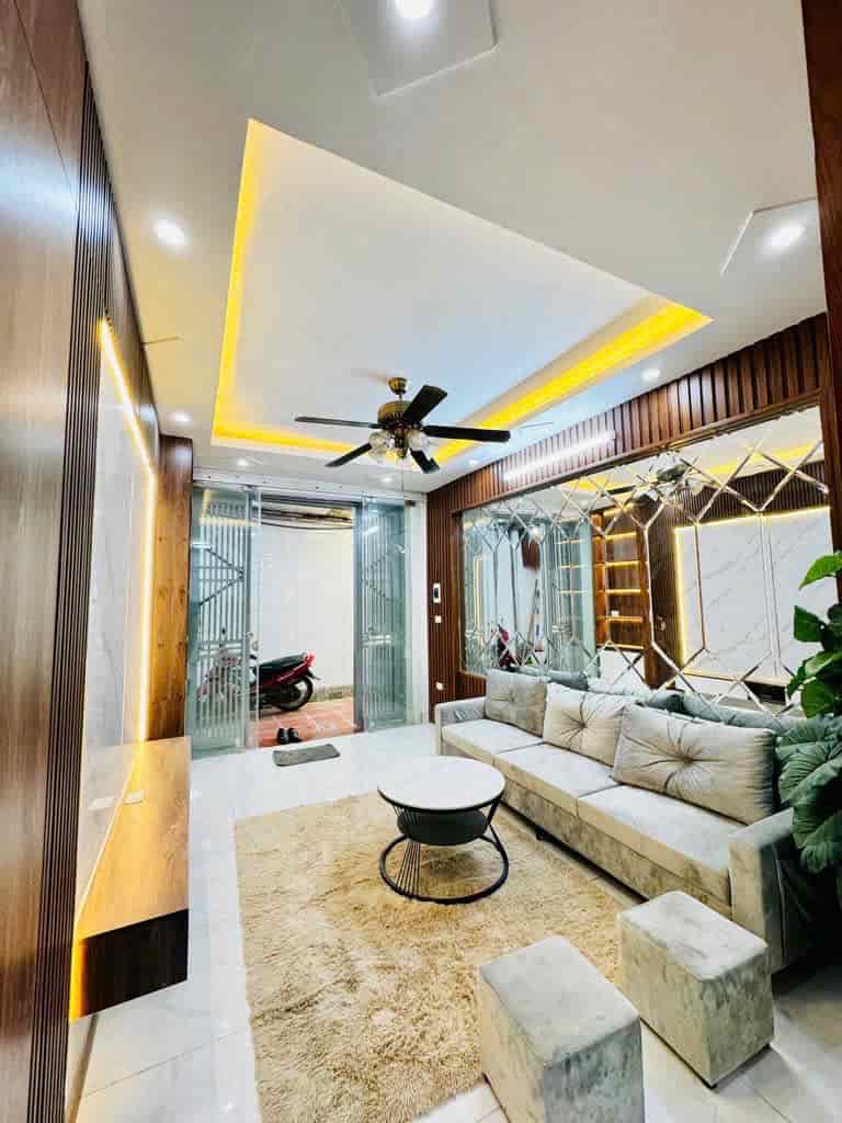 Bán nhà 4 tầng, 32m2, 4PN, 4WC, Thanh Lân, Lĩnh Nam, 4.7 tỷ