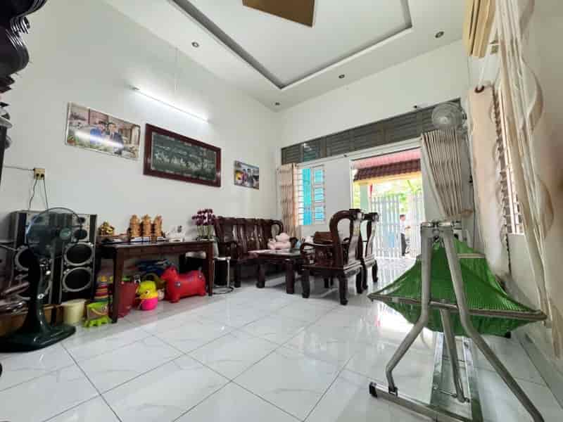 Bán nhà 130m2, 2 tầng, 3PN, 2WC, Tân Phú, Thủ Đức, 4.4 tỷ