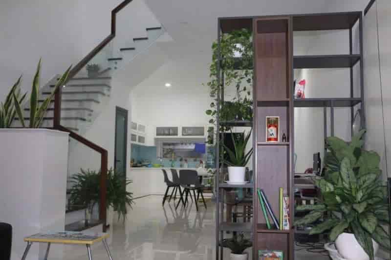 Bán nhà mặt phố Q.9, 115m², 3 tầng, 8.7 tỷ, sổ hồng