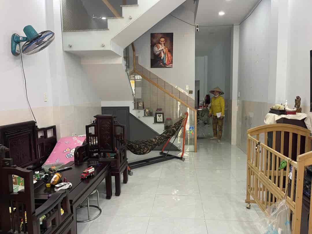 Nhà mới vào ở ngay, 62M², HẺM XE HƠI, gần Công viên Làng Hoa, chỉ 5.69 tỷ TL!