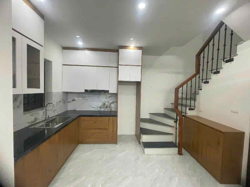 Bán nhà mới xây 3 tầng, 30m², 3 ngủ full nội thất , Nguyễn Chính, Tân Mai, 3.9 tỷ