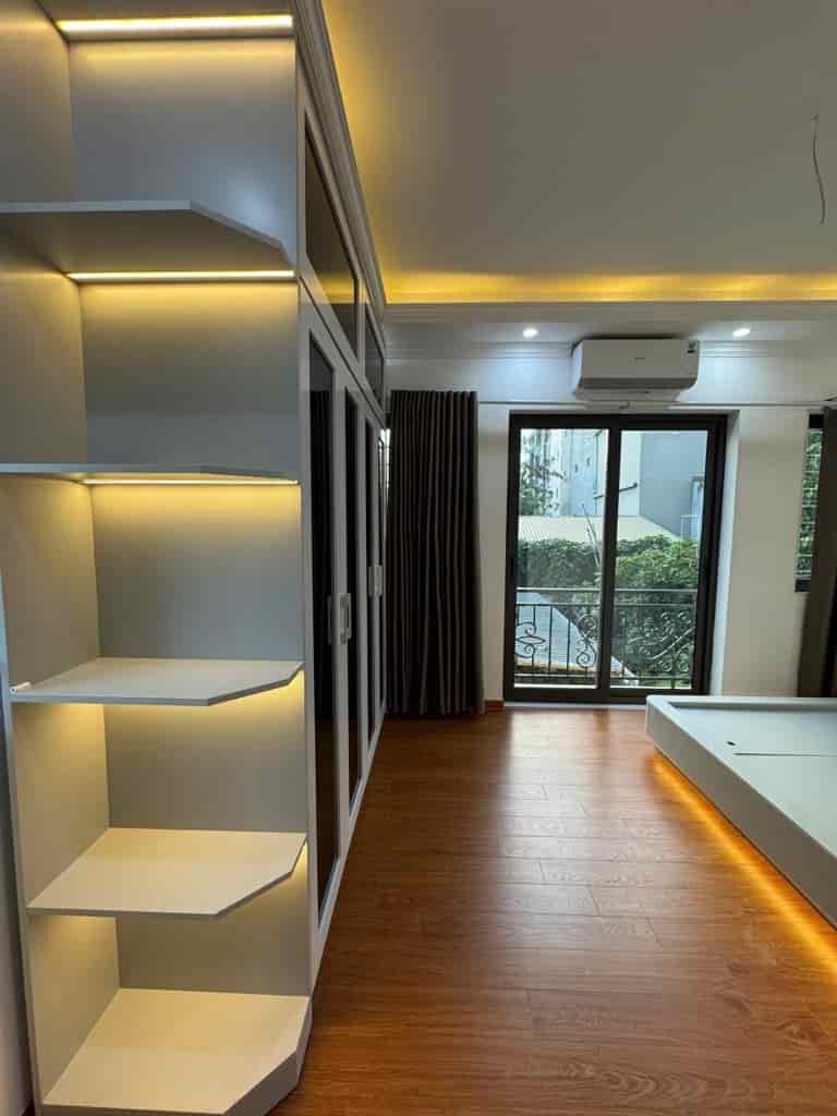 Bán nhà Ngô Gia Tự, Long Biên, lô góc, 45m2, 4 tầng, 5 tỷ 2