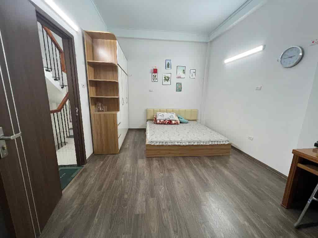 Bán nhà Ngô Gia Tự, Long Biên, lô góc, 45m2, 5 tầng, 5 tỷ 2