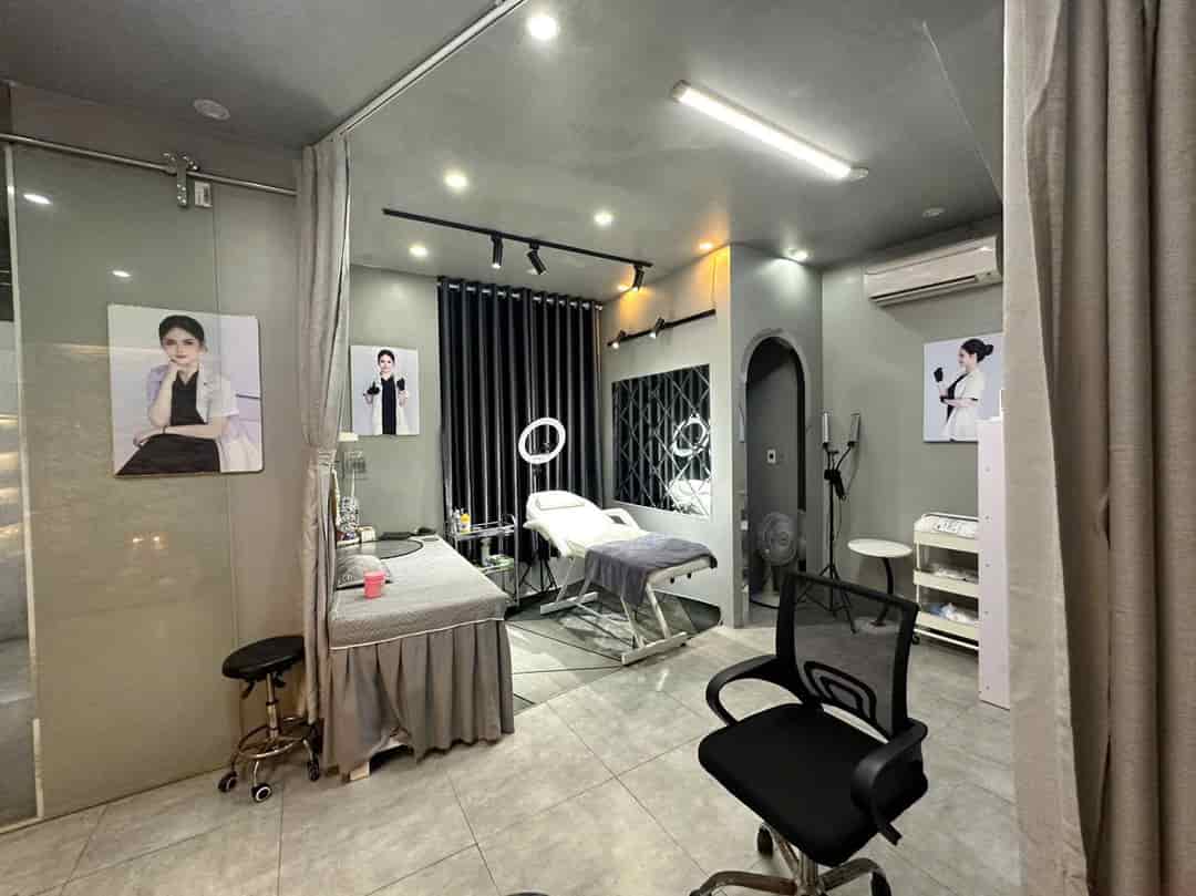 CĂN NHÀ ĐẶC BIỆT  LƯƠNG KHÁNH THIỆN Hàng hiếm  lô góc 3 mặt thoáng . Căn nhà 5 tầng đang cho thuê spa