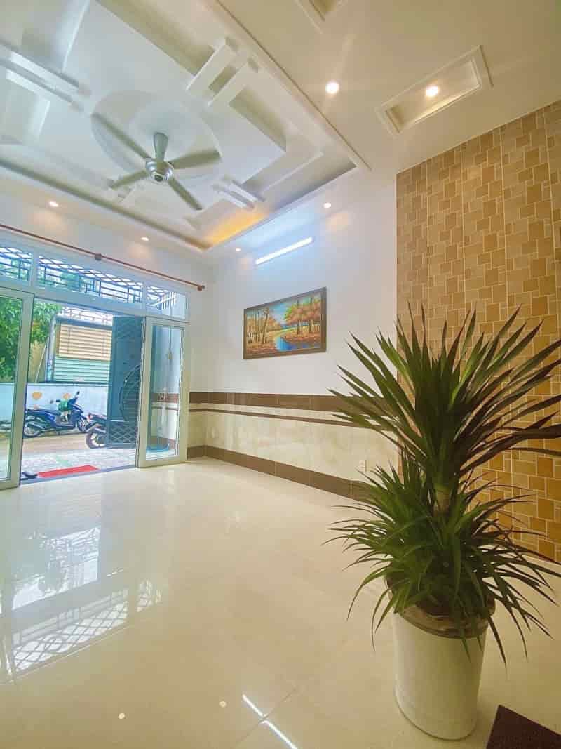 Bán nhà 62m2, 4PN, 4WC, 3 tầng, Q.9, giá chỉ 7,05  tỷ, sổ hồng