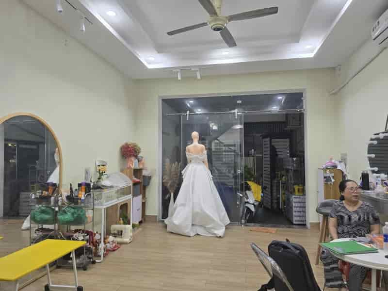 Bán nhà mặt phố Bình Chiểu, Thủ Đức, nhà 4 tầng, DT 332m², sổ hồng, Giá 15.35  tỷ