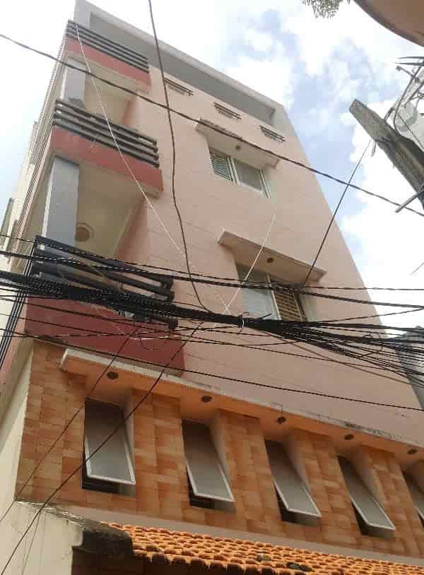 Bán nhà 5 tầng Trần Kế Xương, gần CV Hải Nam, DT 71m2, 8.8 tỷ