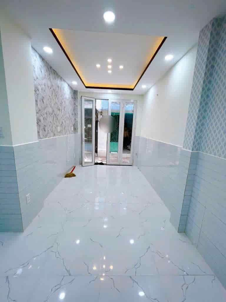SÁT MẶT TIỀN XE HƠI 10M  TRUNG TÂM Q4 
DIỆN TÍCH 38 M2 HƠN 3 TỶ 
NHÀ MỚI