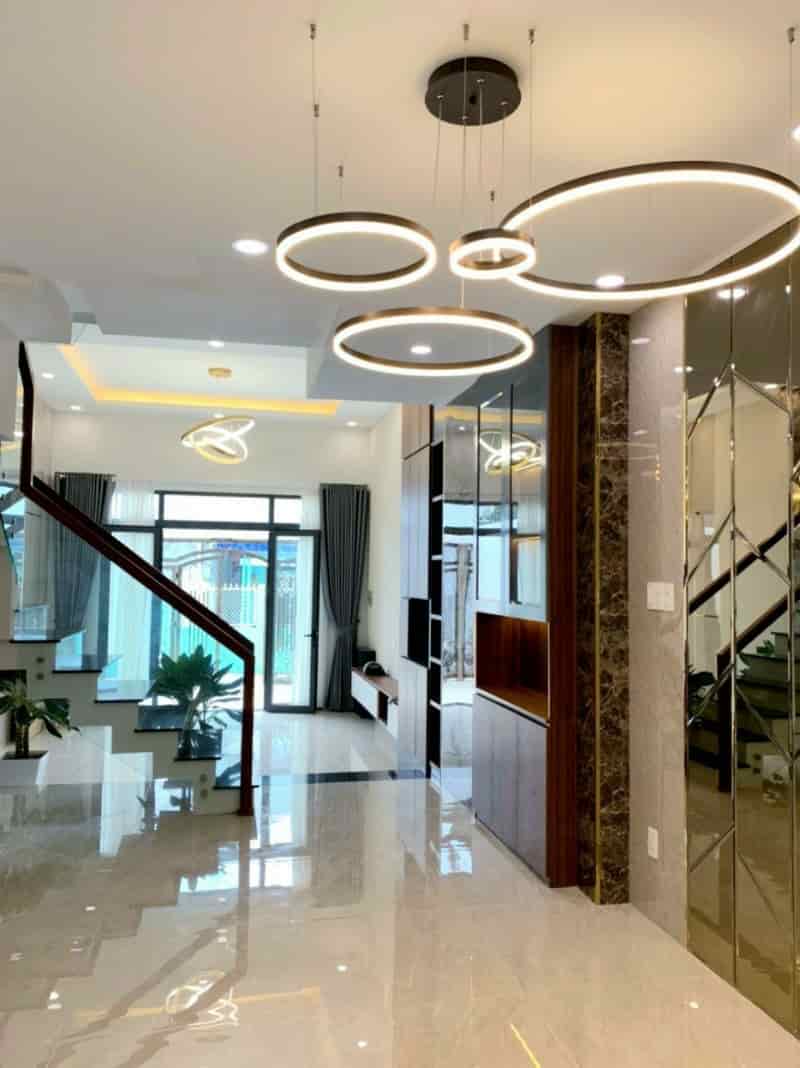 Bán nhà 4 tầng, 90m2, 4PN, 5WC, Q.2, 8.2 tỷ, sổ hồng