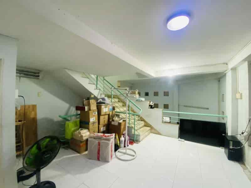 Bán nhà mặt phố Q.2, 116m², 3 tầng, 8.35  tỷ, sổ hồng