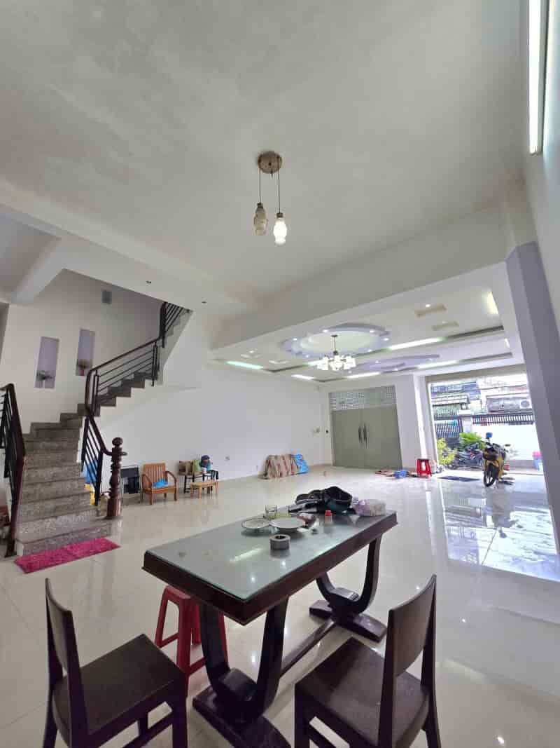 Bán Biệt Thự 162m2, 3 tầng, 5PN, 6WC, Dương Văn Cam, Linh Tây, Thủ Đức, 12.65 tỷ