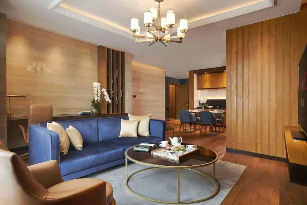BÁN TÒA APARTMENT MẶT PHỐ DỊCH VỌNG HẬU - 330M² x 10 TẦNG - MT 10M - DÒNG TIỀN 300TR/TH