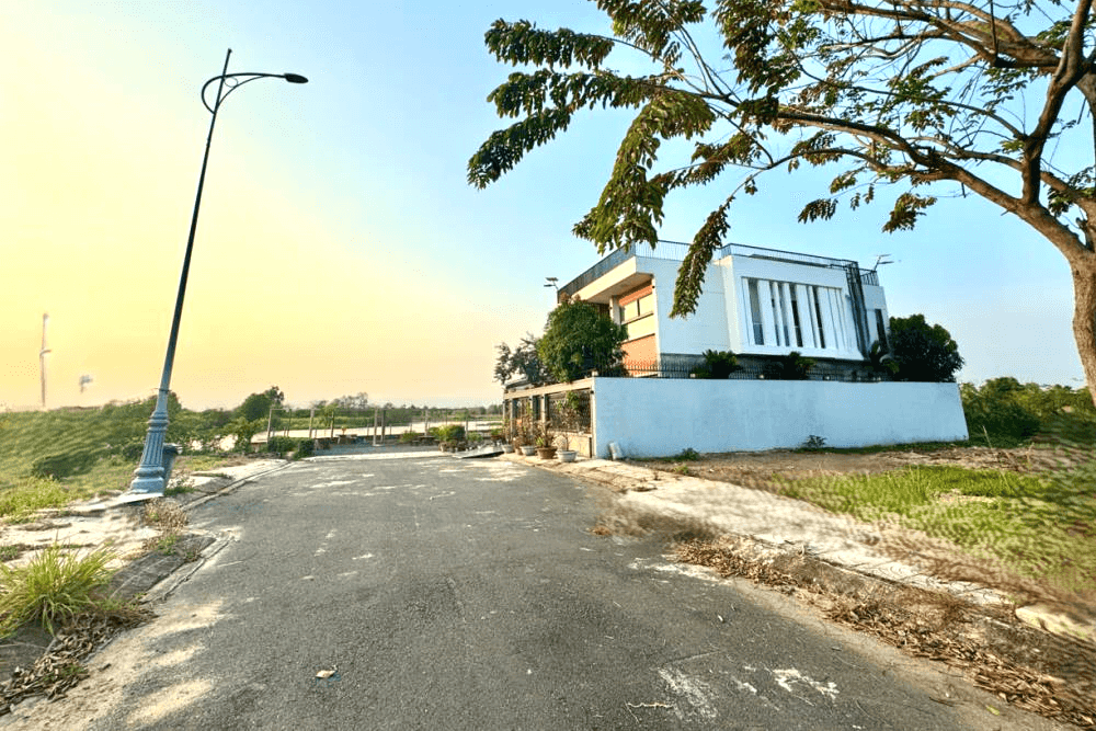 BÁN 2 SỔ 2.500M2 SẴN 200 THỔ CƯ THÔNG THẲNG CỔNG KHU CÔNG NGHIỆP 460TR