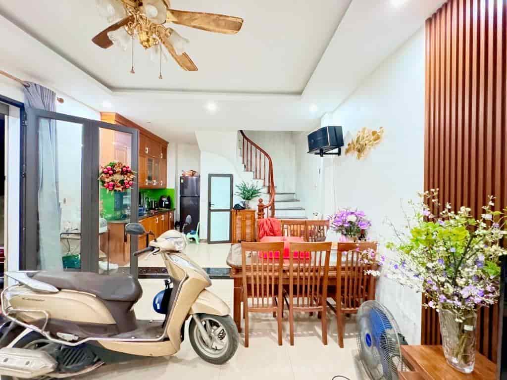 Nhà Phúc Lợi ở ngay, 37m, 3 ngủ, tặng luôn nội thất, 5 tỷ nhỏ