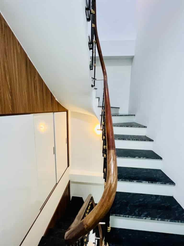 BÁN NHÀ, PHỐ TÔN ĐỨC THẮNG-NHÀ MỚI FULL NỘI THẤT ,4TẦNG, DT 30 M2, MT 4.6m GIÁ CHỈ 6.8 TỶ