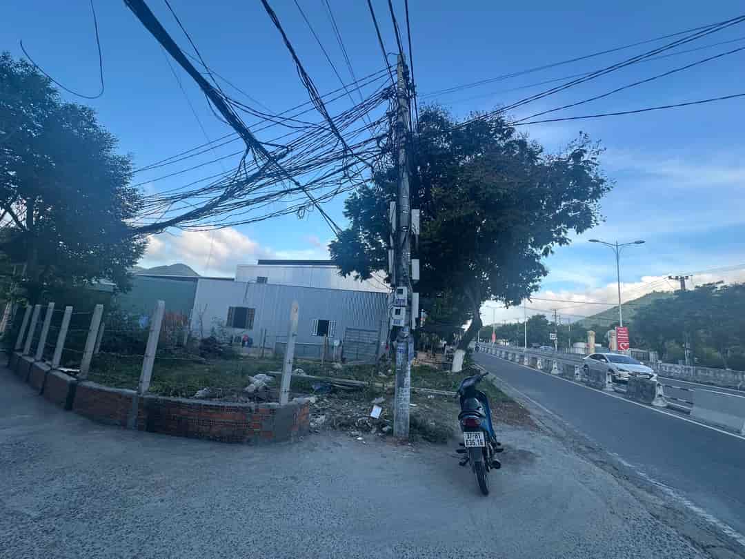 BÁN LÔ GÓC 2 MẶT TIỀN ĐƯỜNG NGUYỄN TẤT THÀNH, PHƯỚC ĐỒNG, NHA TRANG