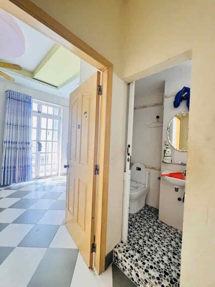 Bán nhà hẻm xe hơi 5M, 1 trệt 1 lầu, 42m2, Gần AEON MALL, giá chỉ 1 tỷ 950 triệu còn thương lượng