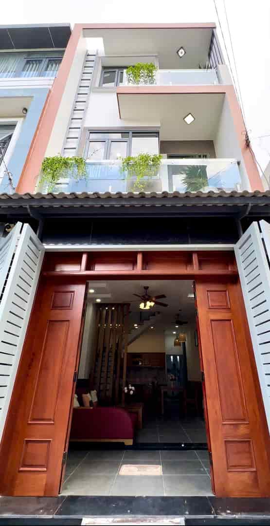 Gia đình tôi cần bán nhà Nguyễn Minh Hoàng P12 Q.Tân Bình giá 3tỷ550tr DT 68.2m2. Sổ hồng riêng