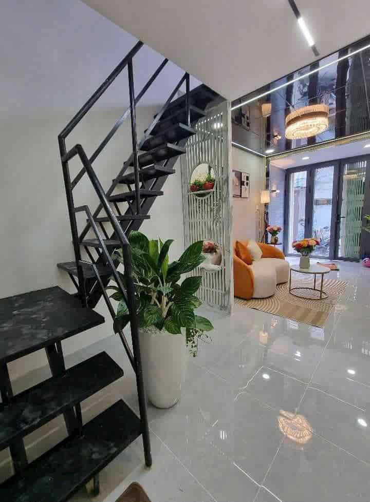 Nhà mới ở ngay, Hẻm xe hơi, gần Tô Ngọc Vân sau lưng Điện Lực Thủ Đức 40m2 giá 3.18 tỷ