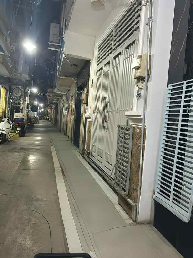 BÁN NHÀ KHU ĐƯỜNG SÔ ĐƯỜNG ĐOÀN VĂN BƠ, CHỈ VÀI BƯỚC CÓ XE HƠI CẢ 2 HƯỚNG RA, THÔNG RA VĨNH KHÁNH, HOÀNG