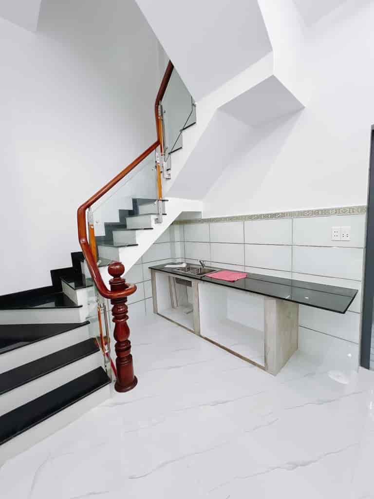 BÁN NHÀ KHU ĐƯỜNG SÔ ĐƯỜNG ĐOÀN VĂN BƠ, CHỈ VÀI BƯỚC CÓ XE HƠI CẢ 2 HƯỚNG RA, THÔNG RA VĨNH KHÁNH, HOÀNG