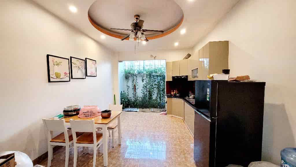 Bán nhà Ngõ chợ Ngọc Thụy-Long Biên, DT 73m,MT4m,giá 8,5 tỷ