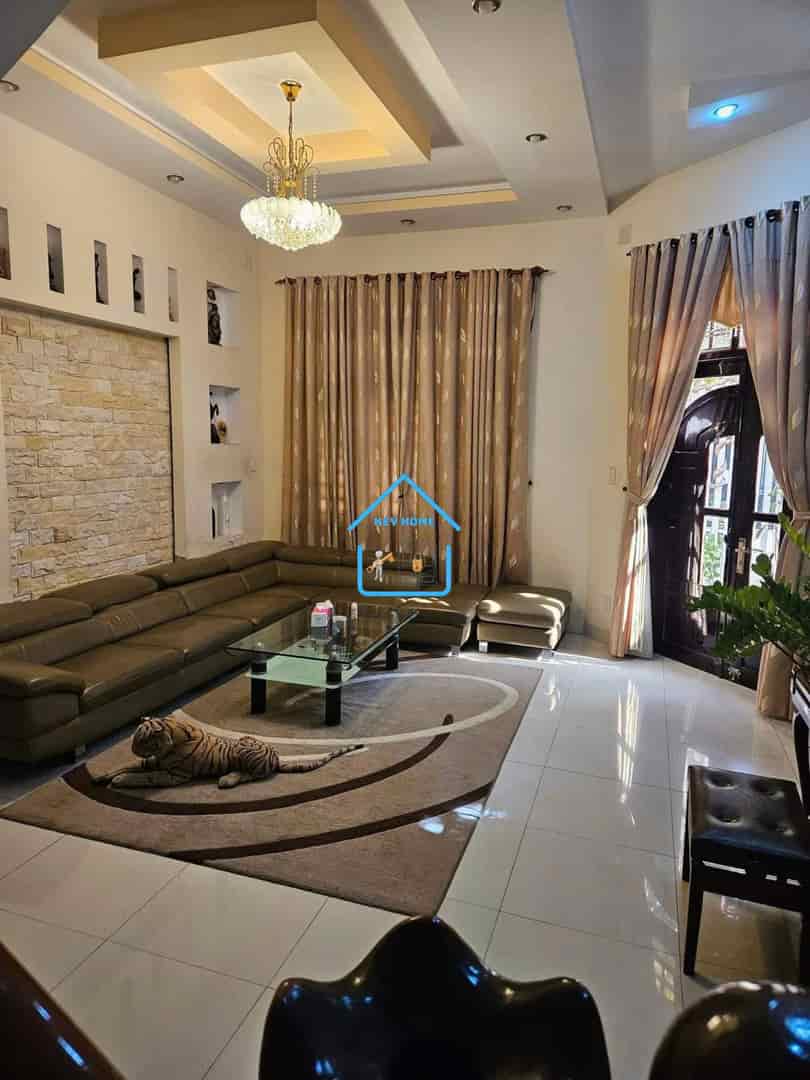 CHO THUÊ NHÀ 3.5 TẦNG – SÂN VƯỜN RỘNG – FULL NỘI THẤT CAO CẤP