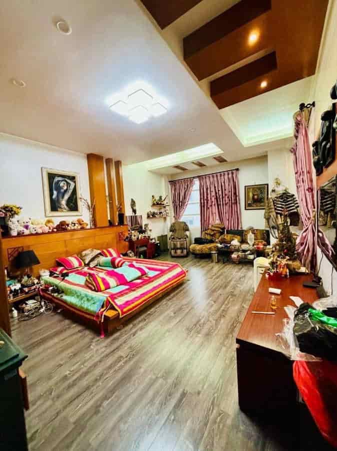 Bán nhà phố Nguyễn Tri Phương, Ba Đình 65m2, 5 tầng, mặt tiền 6.8m ô tô vào giá 23 tỷ