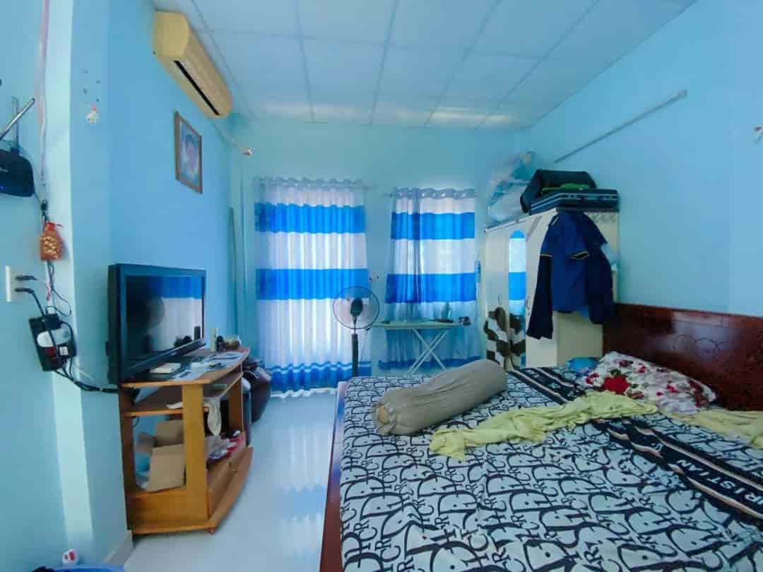 Bán nhà Gò Vấp, xe hơi đỗ cổng, sat mặt tiền Nguyễn Thái Sơn, 42M2 x 4 tầng, 5 PN, hơn 5 tỷ