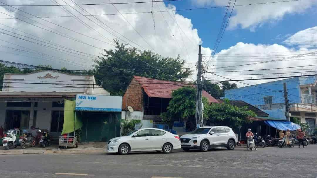 Bán nhà mặt tiền Hoàng Hoa Thám, Ngay chợ LaGi trung tâm thị xã, 8x20m, Giá chỉ 6.3 Tỷ