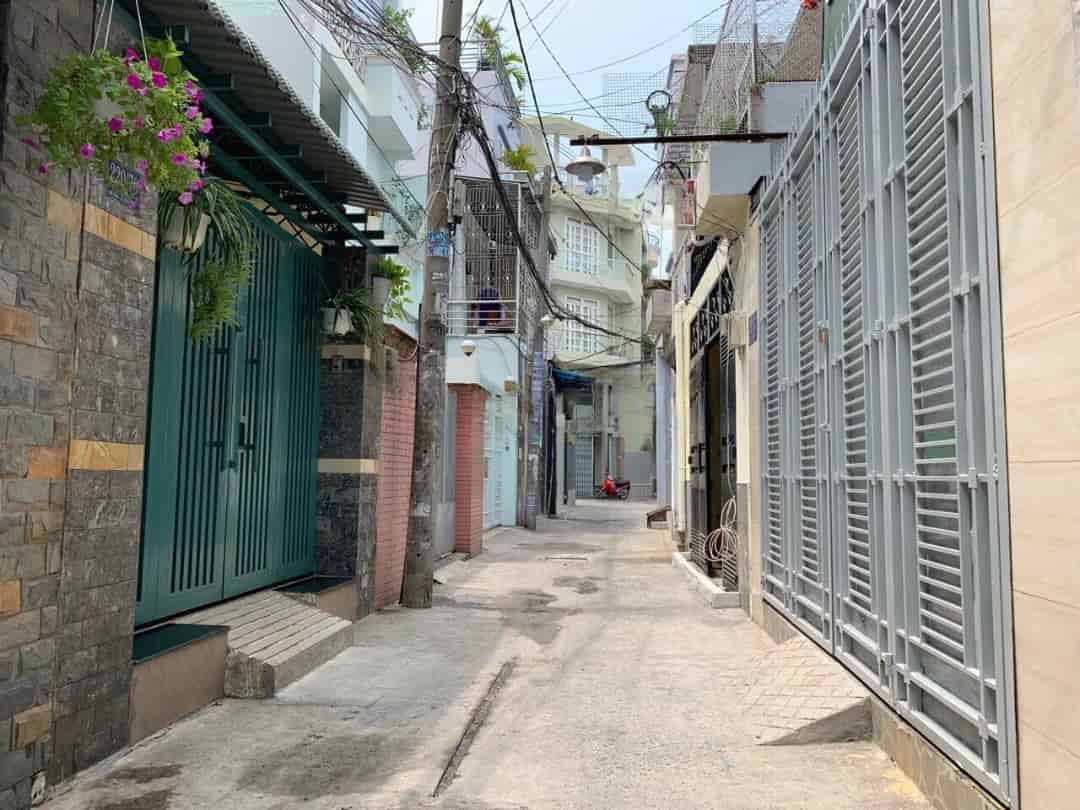 Cần bán gấp nhà Hoàng Hoa Thám P5 Bình Thạnh.61m2,sân rộng, hẻm 5m. Cách chợ Bà Chiểu 6phút đi xe ,giá 3tỷ 660