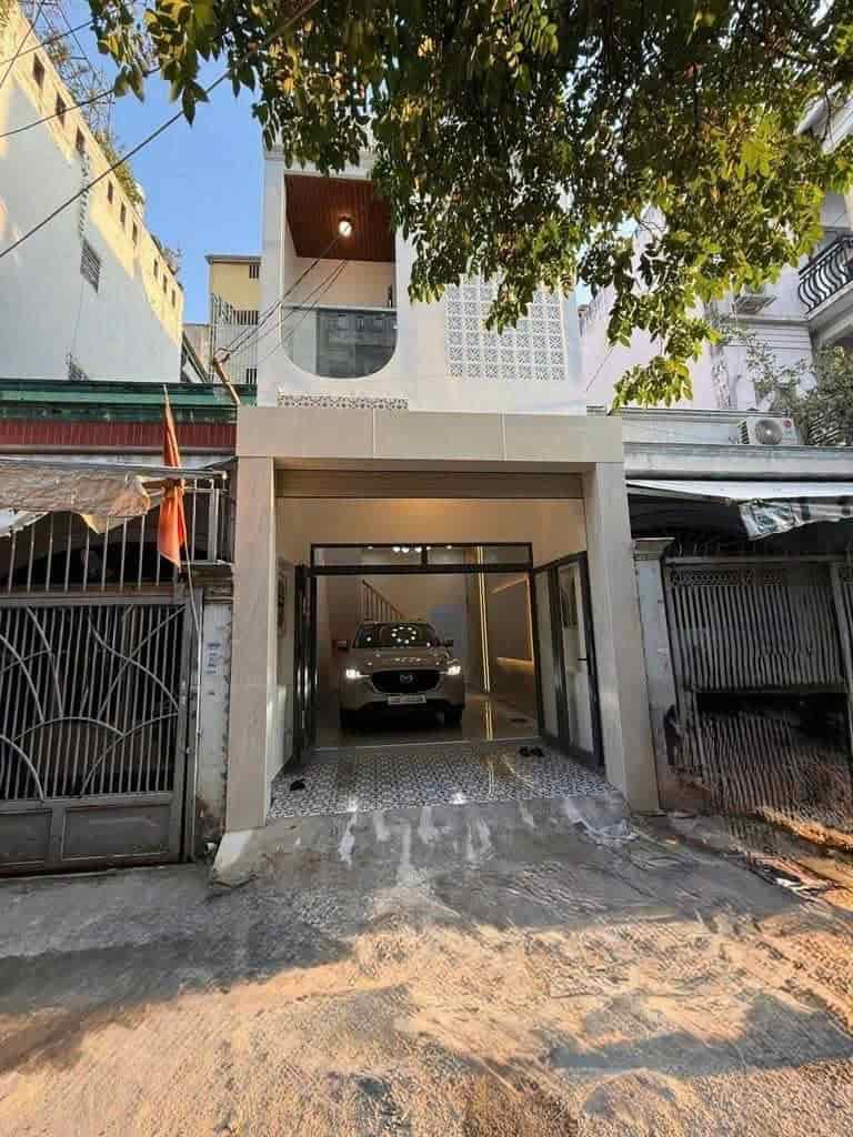 Chính chủ bán nhà Lê Văn Linh, P13, Q4 .43m2, 1 trệt 1 lầu ,có hiên trước nhà. Gần chợ Xóm Chiếu, giá 3tỷ360